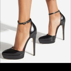SIZE 11 NEW  SHOEDAZZLE black heels.
